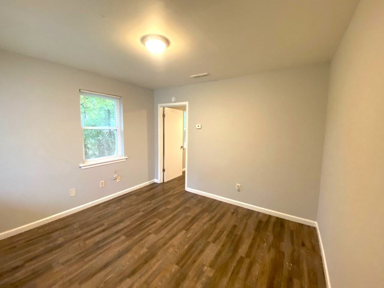 2922 Hale Ave - Photo 4 of 10