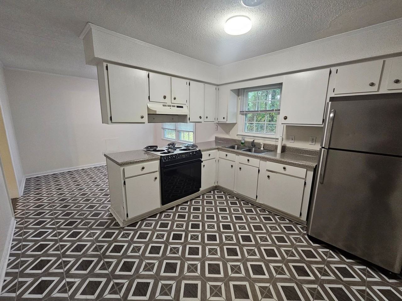 308 Kenwood Dr - Photo 3 of 13
