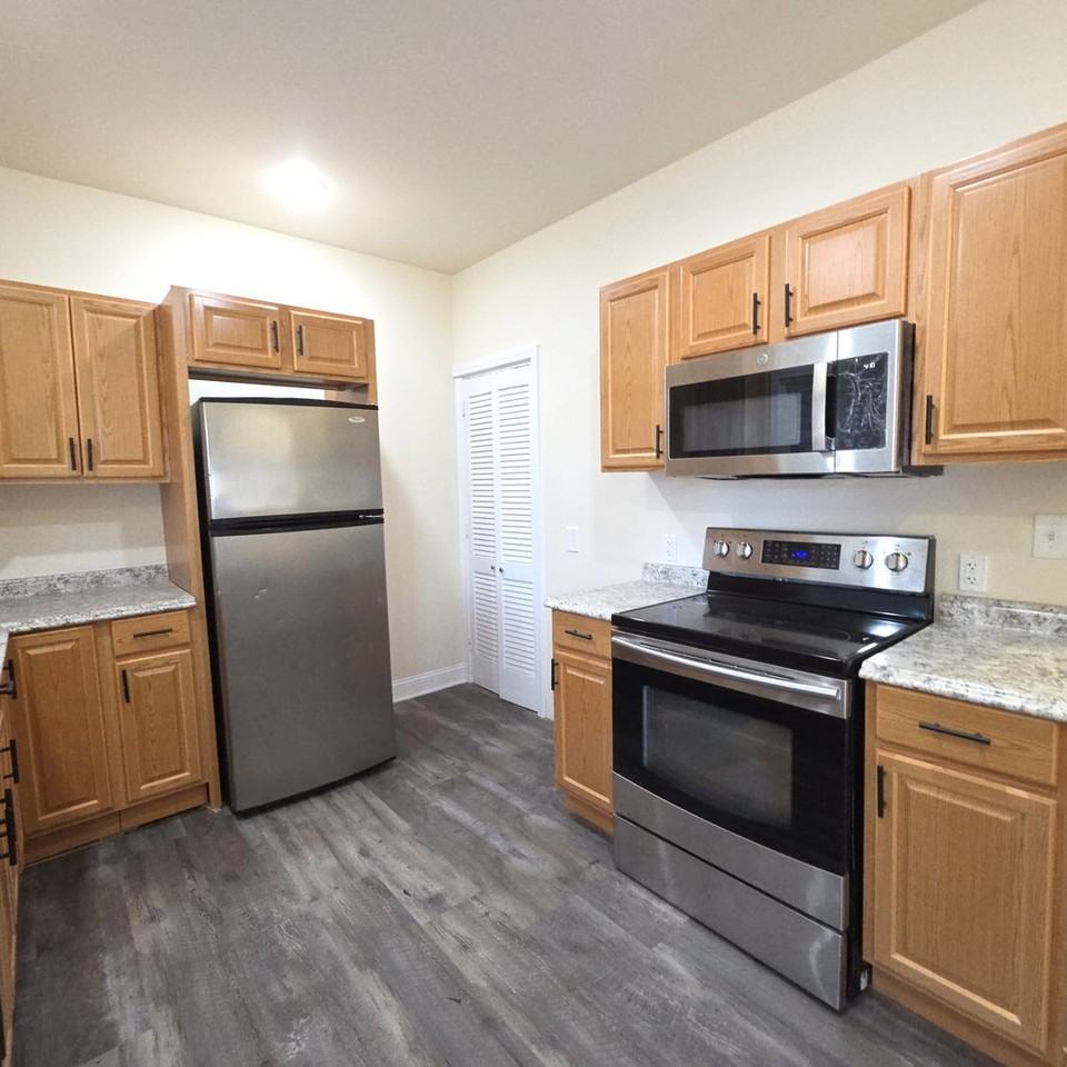 1126 W Allen St - Photo 3 of 32