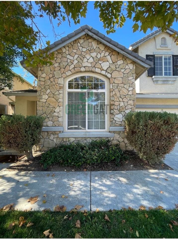 2113 Photinia Dr - Photo 4 of 50