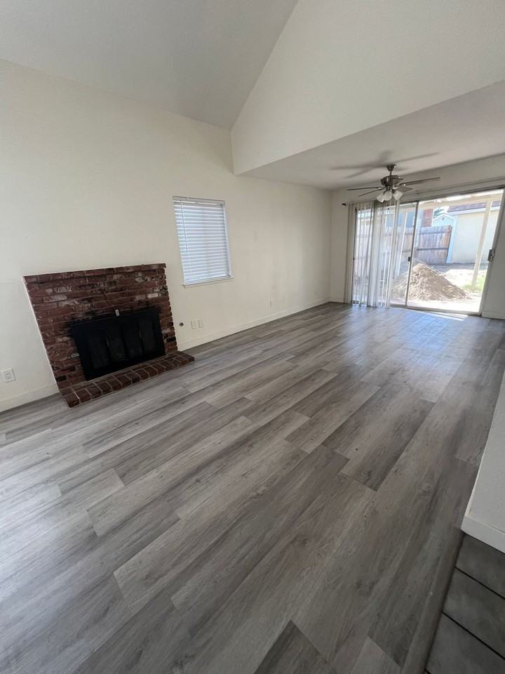 2419 N Clark St - Photo 2 of 26