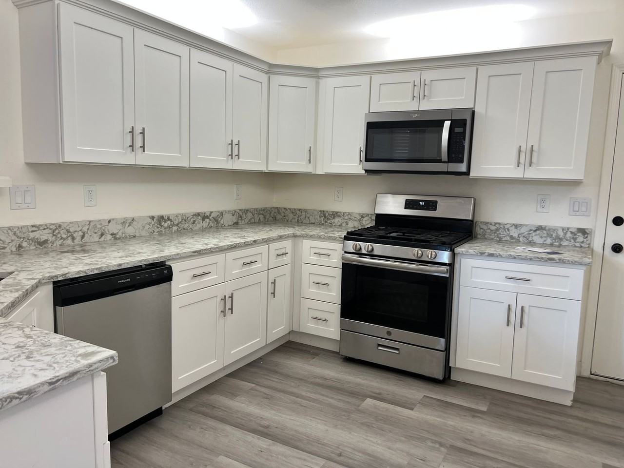 2419 N Clark St - Photo 5 of 26