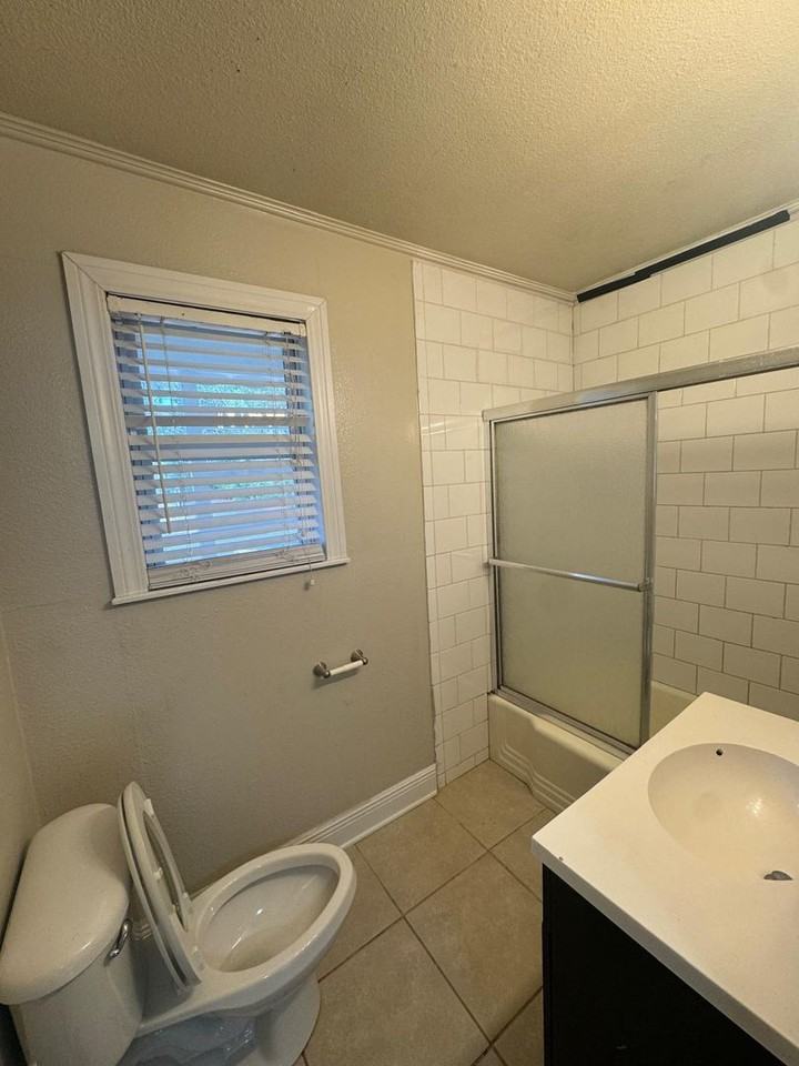 1807 Jackson Bluff Road - Photo 2 of 12