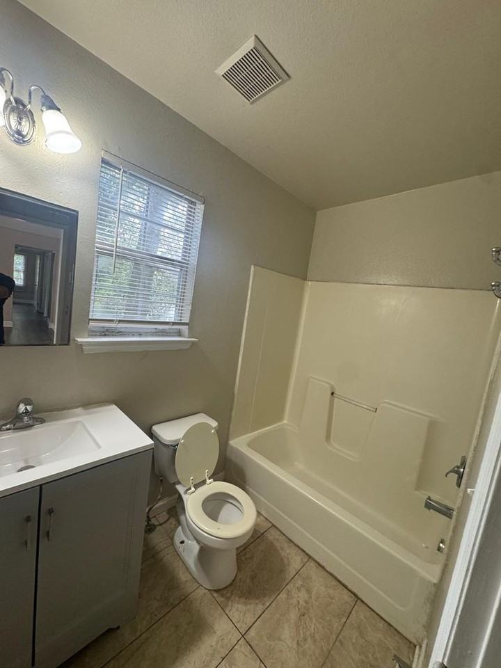 1807 Jackson Bluff Road - Photo 5 of 12