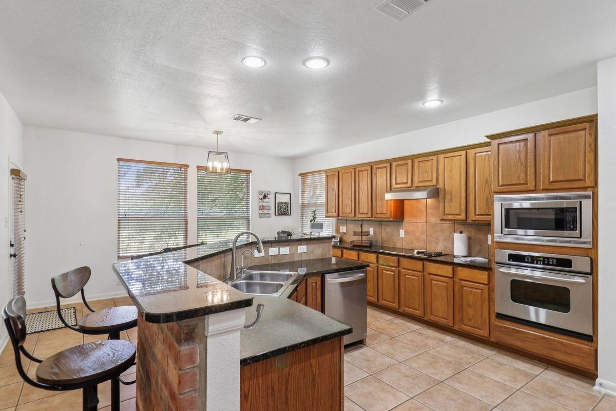 25218 Shinnecock Trl - Photo 4 of 8