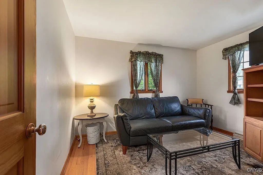 15 Sherwood Cir - Photo 3 of 8
