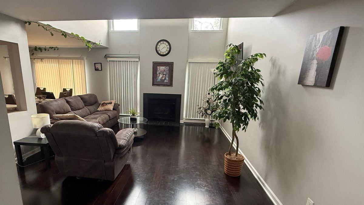 735 Hamilton Ct - Photo 3 of 35