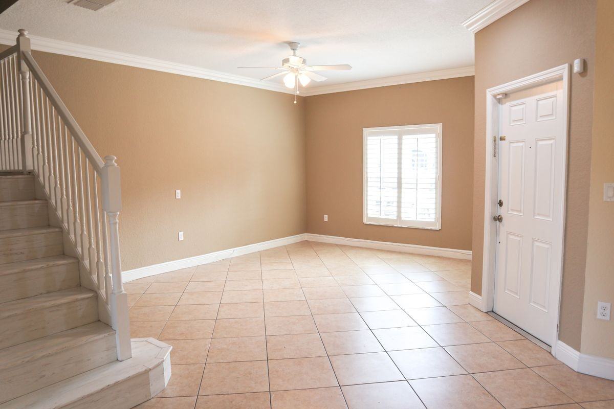 291 Lake Monterey Cir - Photo 3 of 10