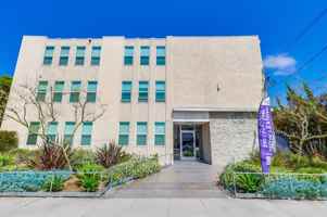 featured image of 537 W Hyde Park Blvd