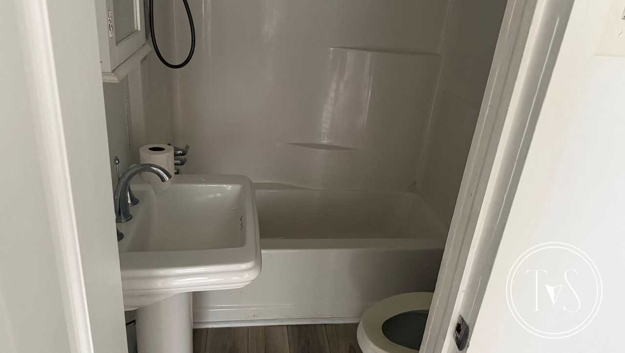 627 W 48th St - Photo 2 of 13