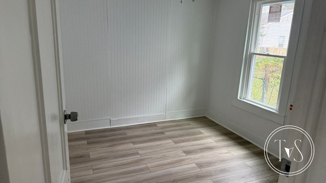 627 W 48th St - Photo 6 of 13