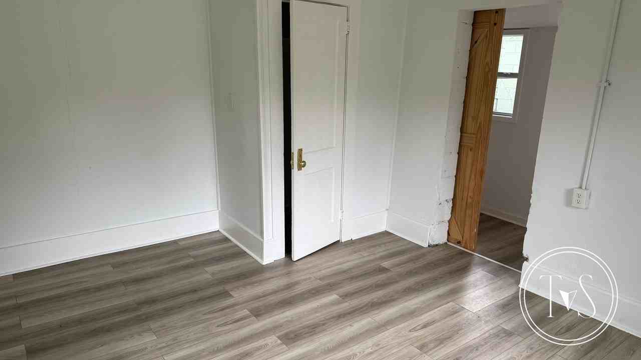 627 W 48th St - Photo 7 of 13