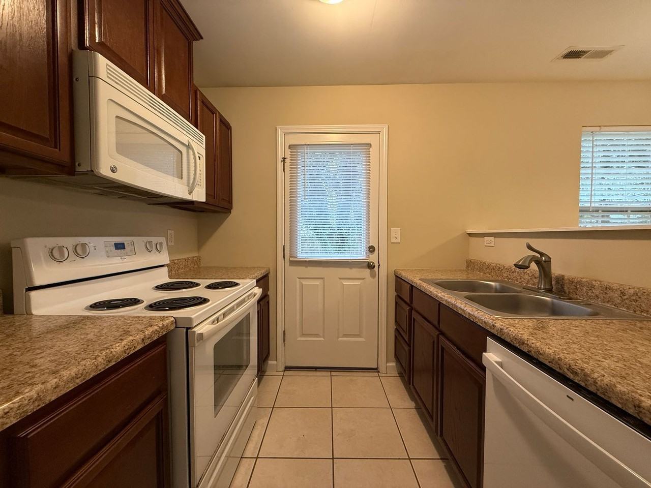 290 Janet Ave - Photo 2 of 17