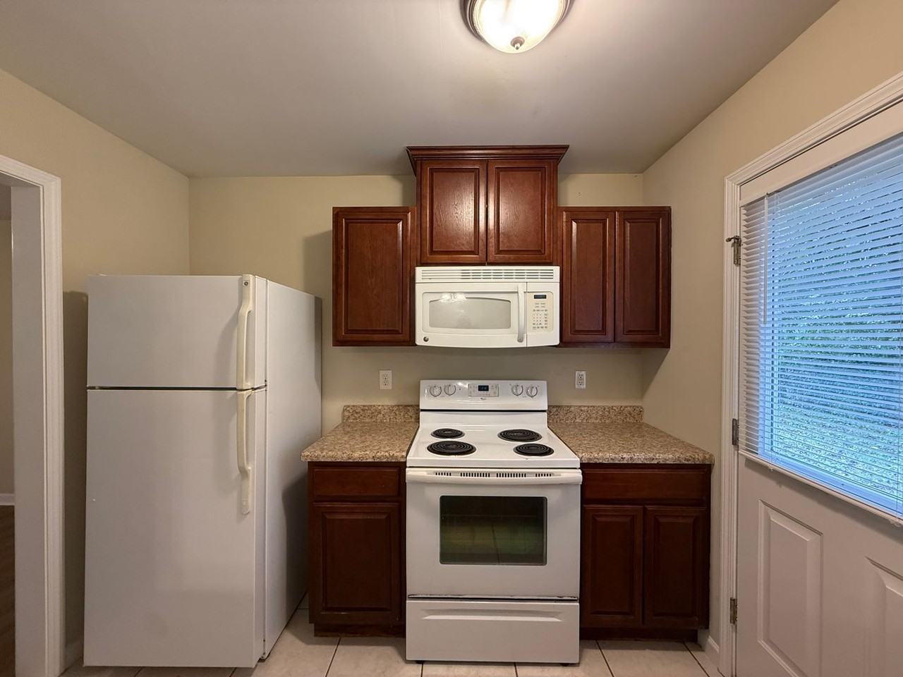 290 Janet Ave - Photo 3 of 17