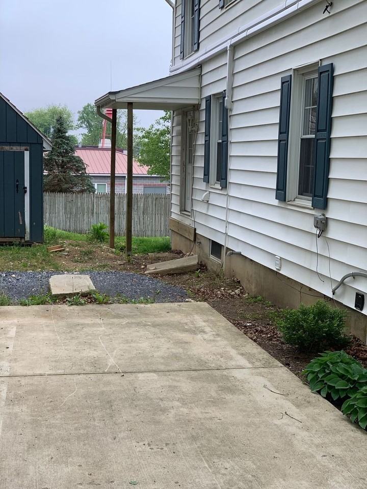 2084 Broad St - Photo 2 of 10