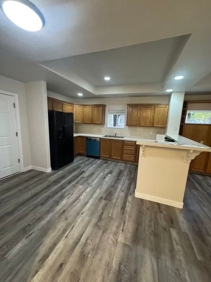 10544 E Jewell Ave - Photo 6 of 9