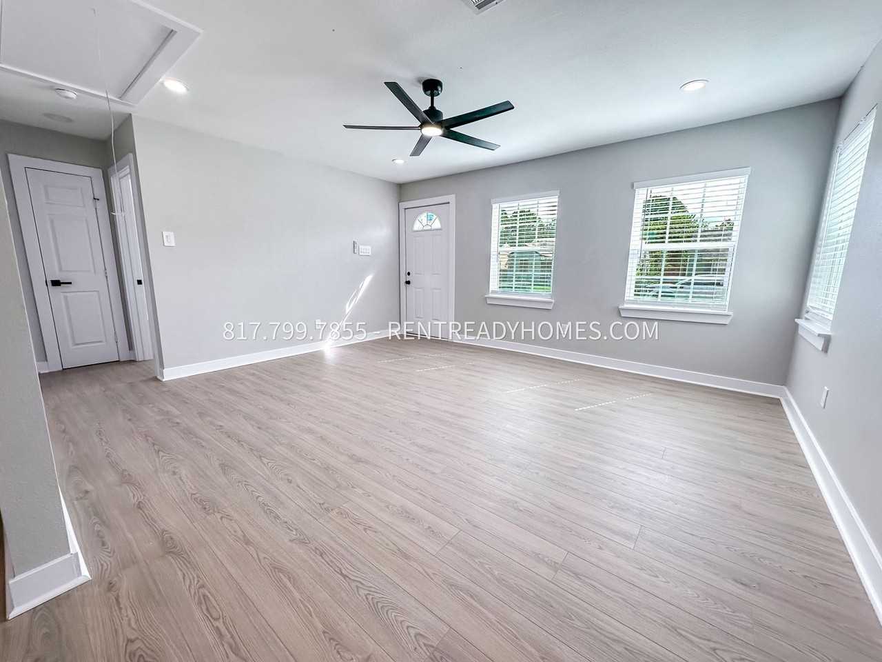 6663 Myrtle St - Photo 3 of 11