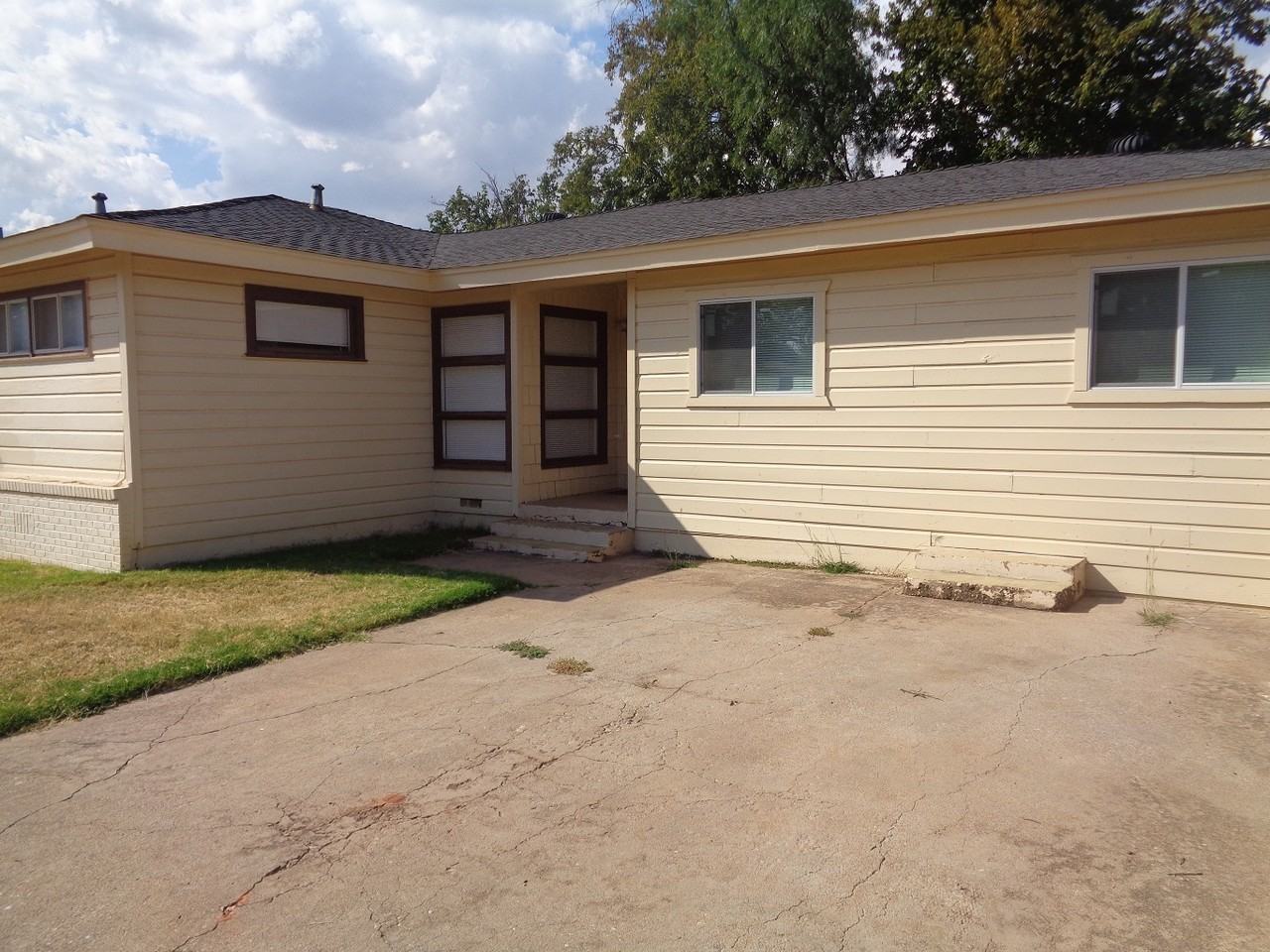 601 Westview Dr - Photo 2 of 16