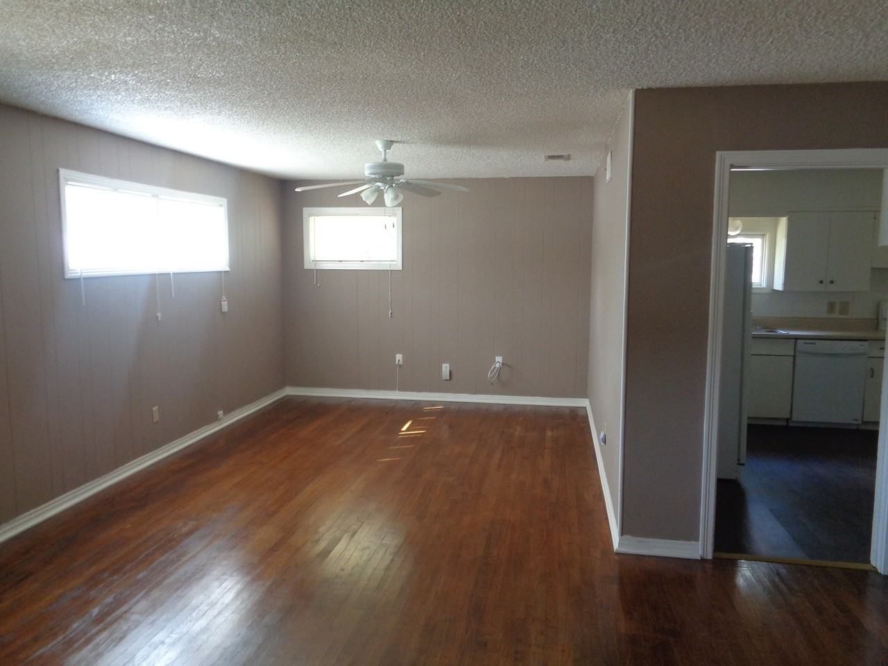 601 Westview Dr - Photo 3 of 16