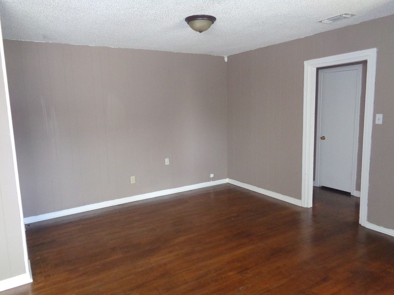 601 Westview Dr - Photo 4 of 16