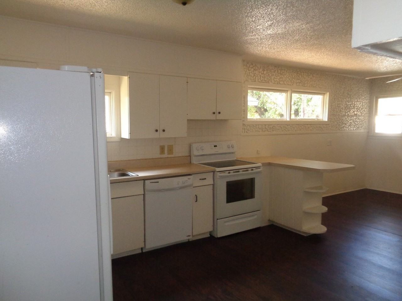 601 Westview Dr - Photo 5 of 16