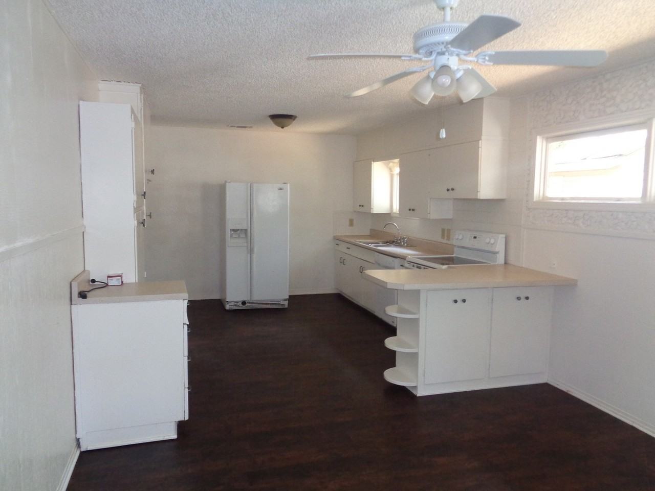 601 Westview Dr - Photo 6 of 16