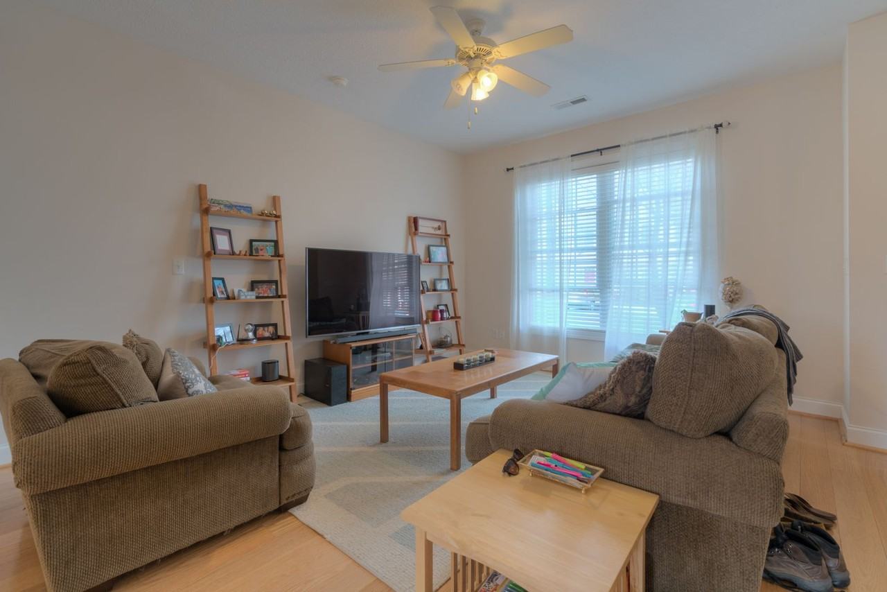 250 Sheliah Ct - Photo 2 of 20