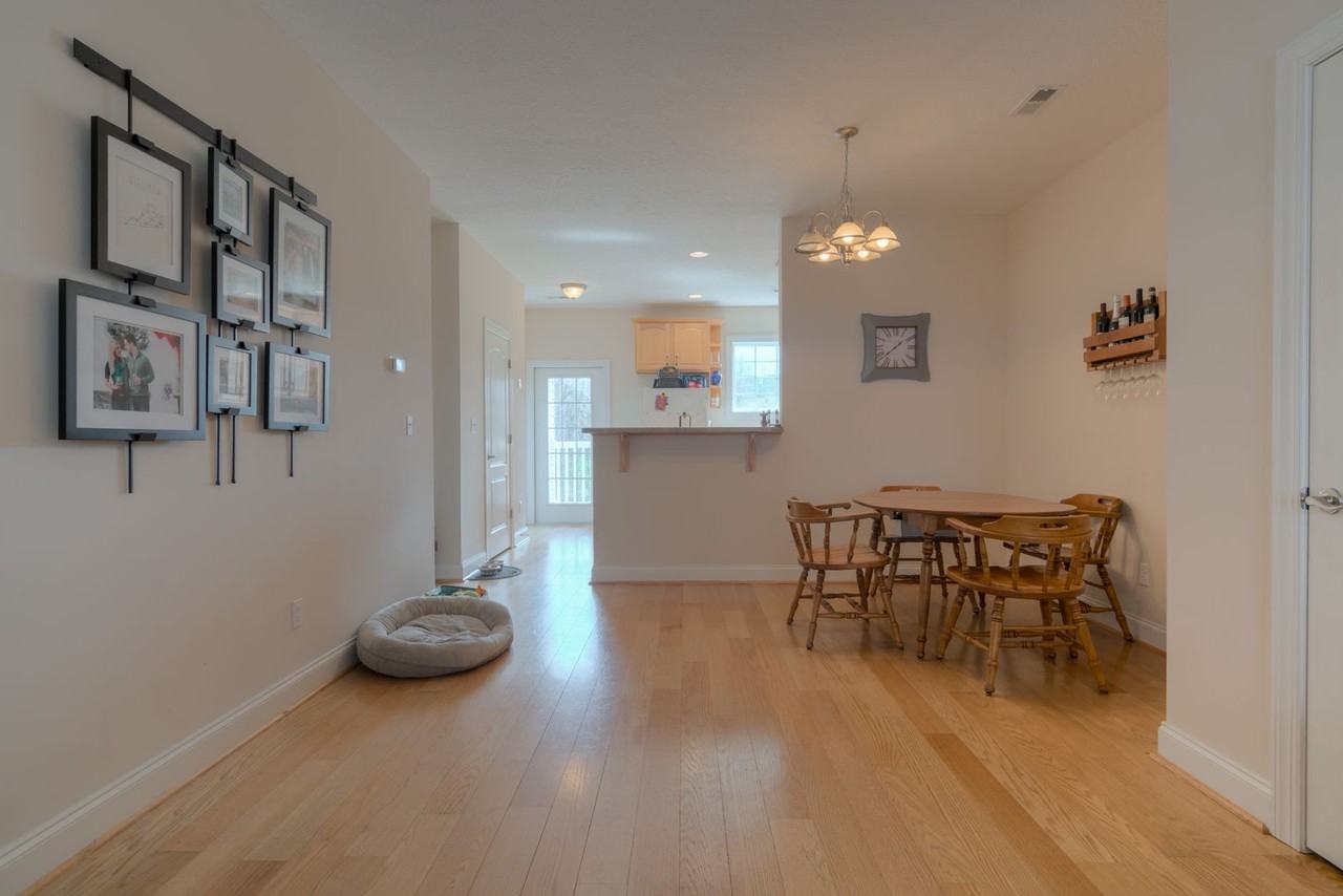 250 Sheliah Ct - Photo 3 of 20