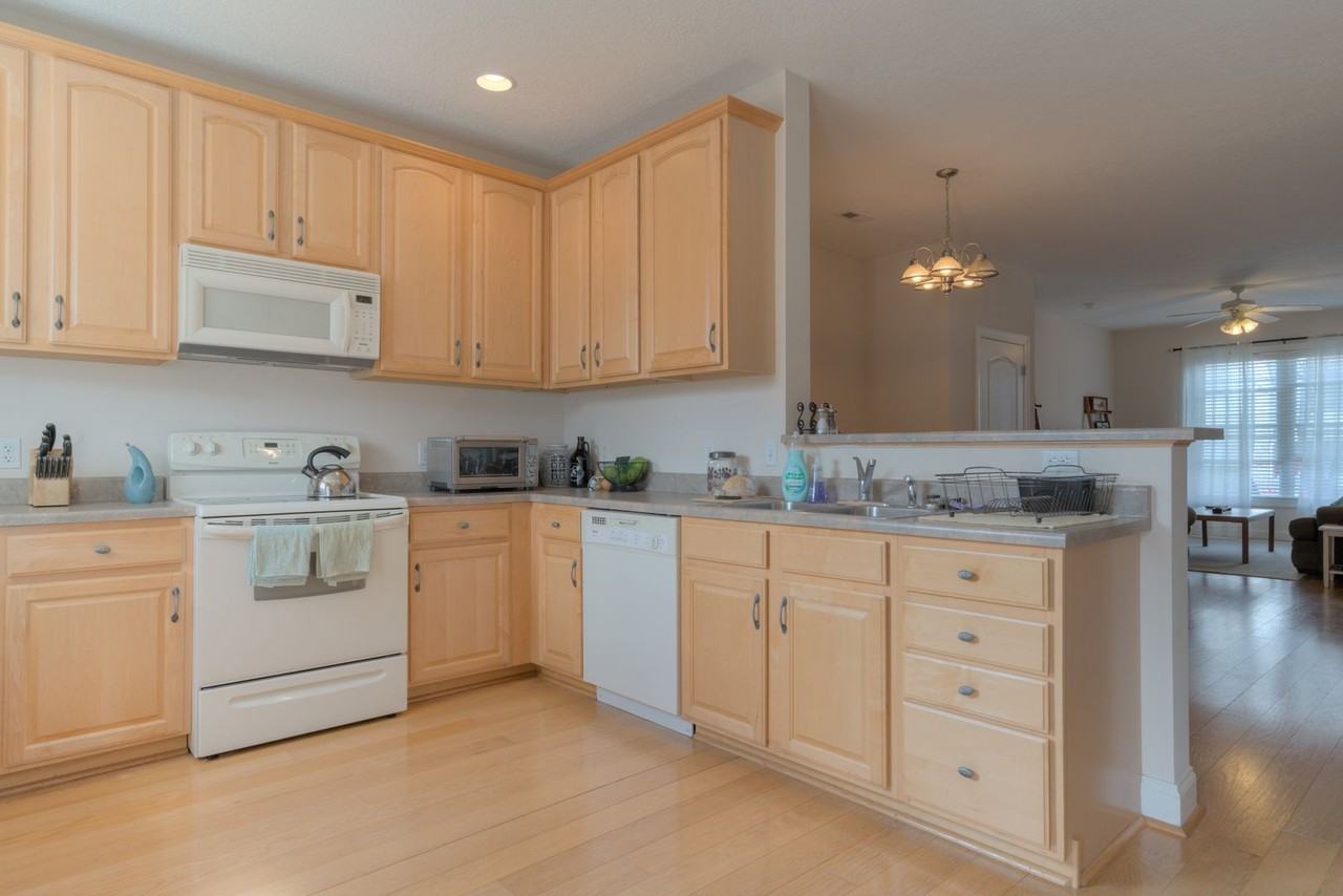 250 Sheliah Ct - Photo 2 of 20