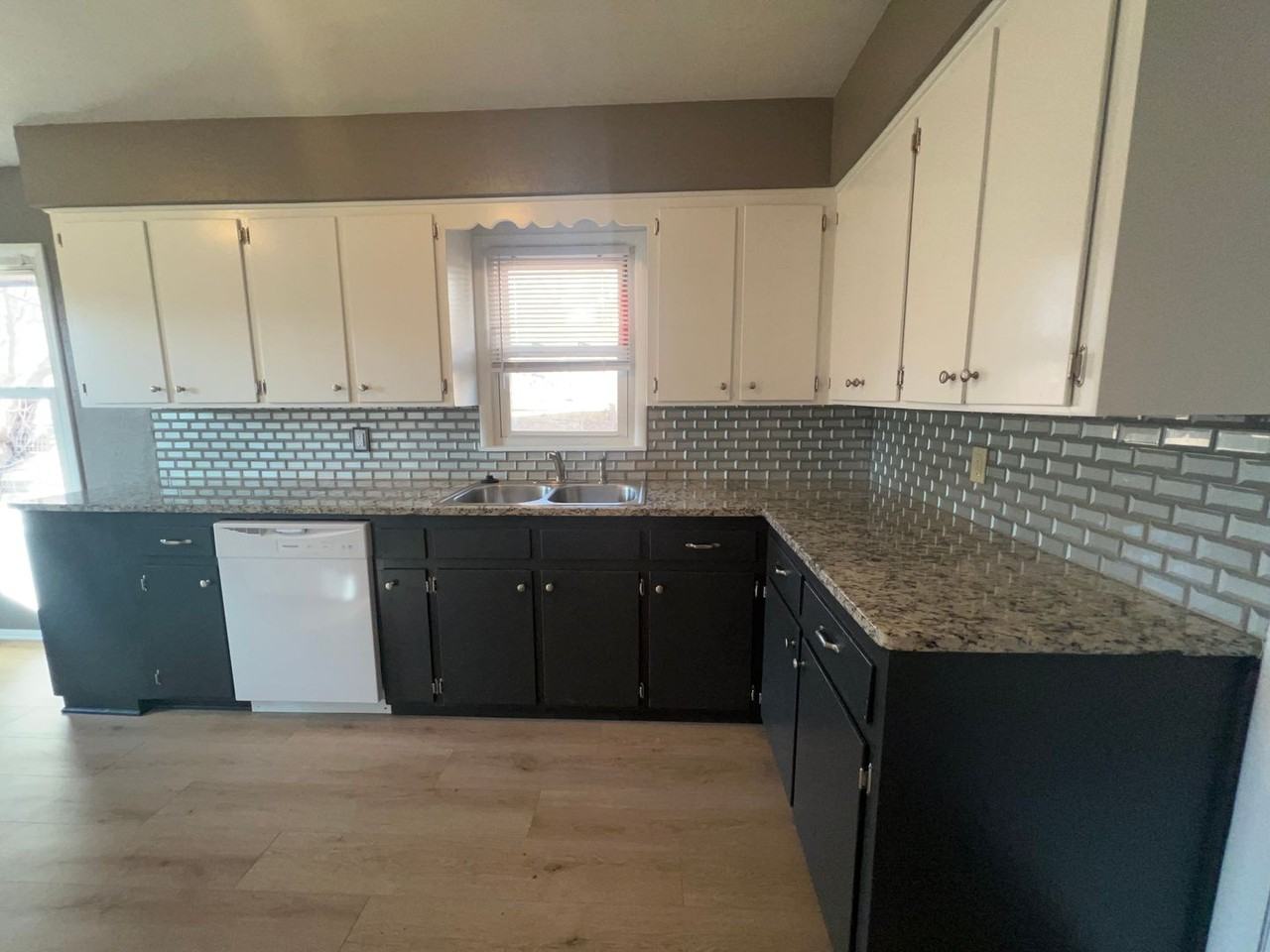 1204 Northwest Carroll Drive - Photo 5 of 18