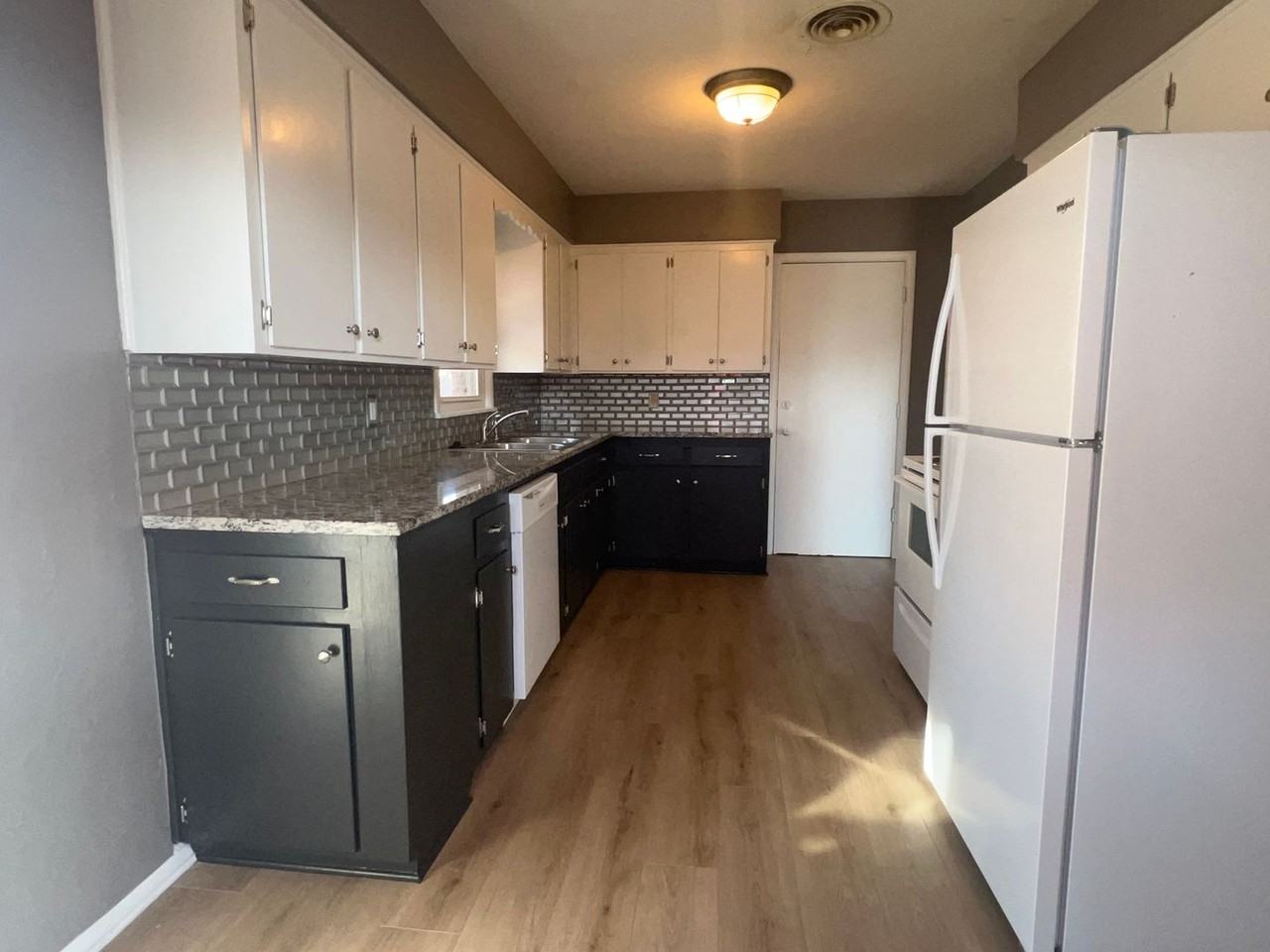 1204 Northwest Carroll Drive - Photo 7 of 18