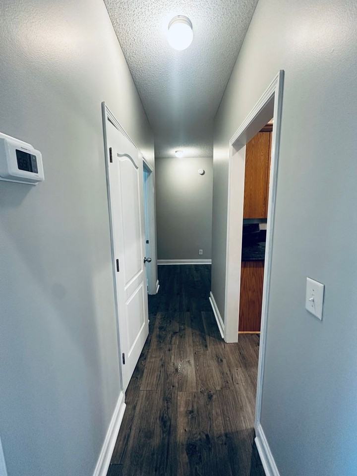 406 Brookewater Ln - Photo 7 of 33