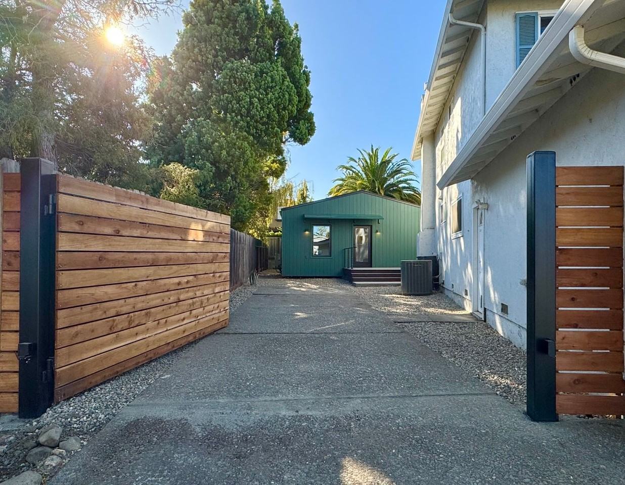 2555 Darroch Ct - Photo 2 of 31