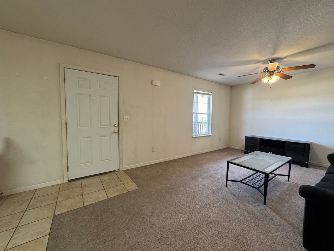 16857 Hunters Ridge - Photo 2 of 11