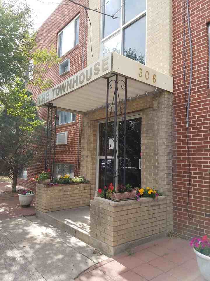 306 East 18th Street - Photo 2 of 12