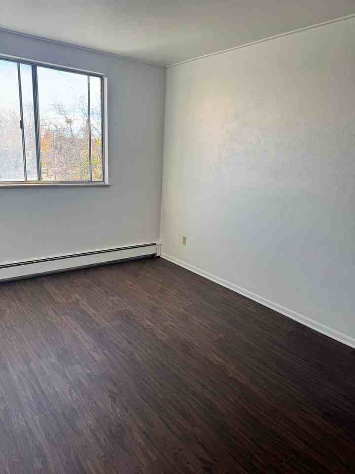 306 East 18th Street - Photo 6 of 12