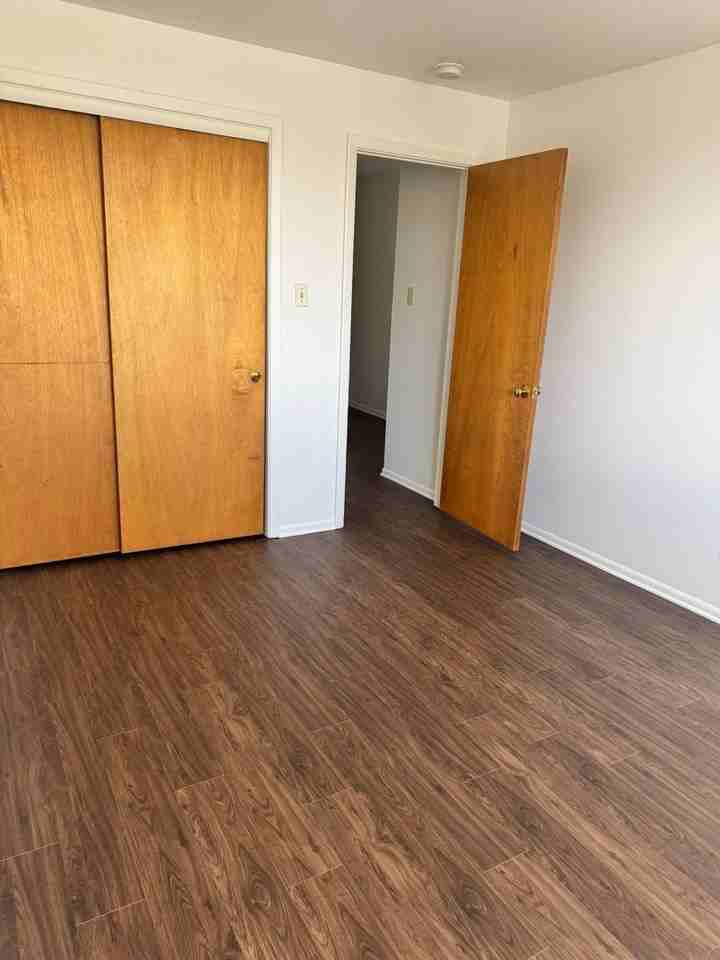 306 East 18th Street - Photo 7 of 12