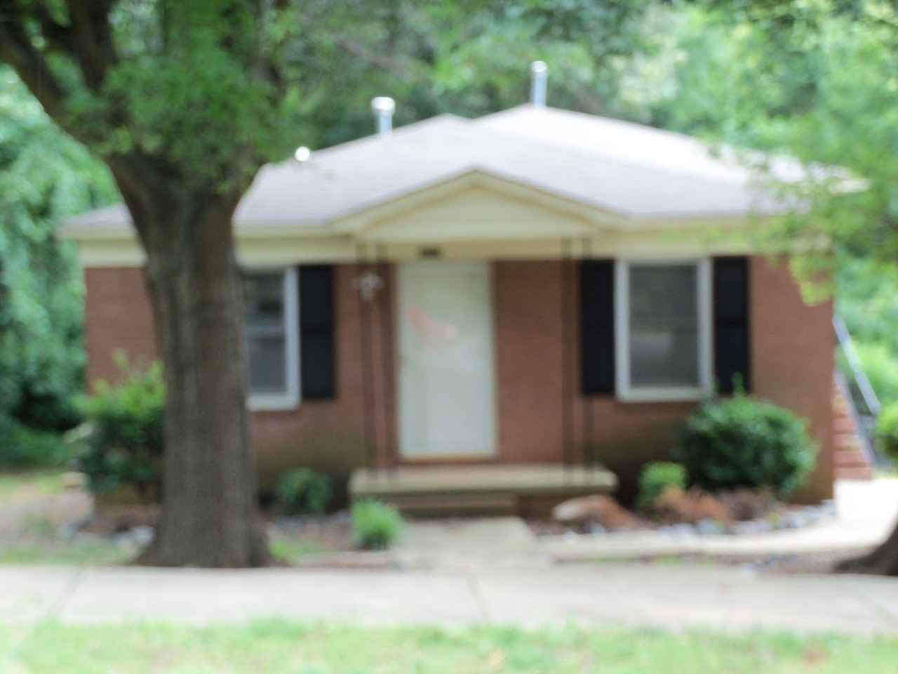 3110 Capitol Dr - Photo 2 of 11