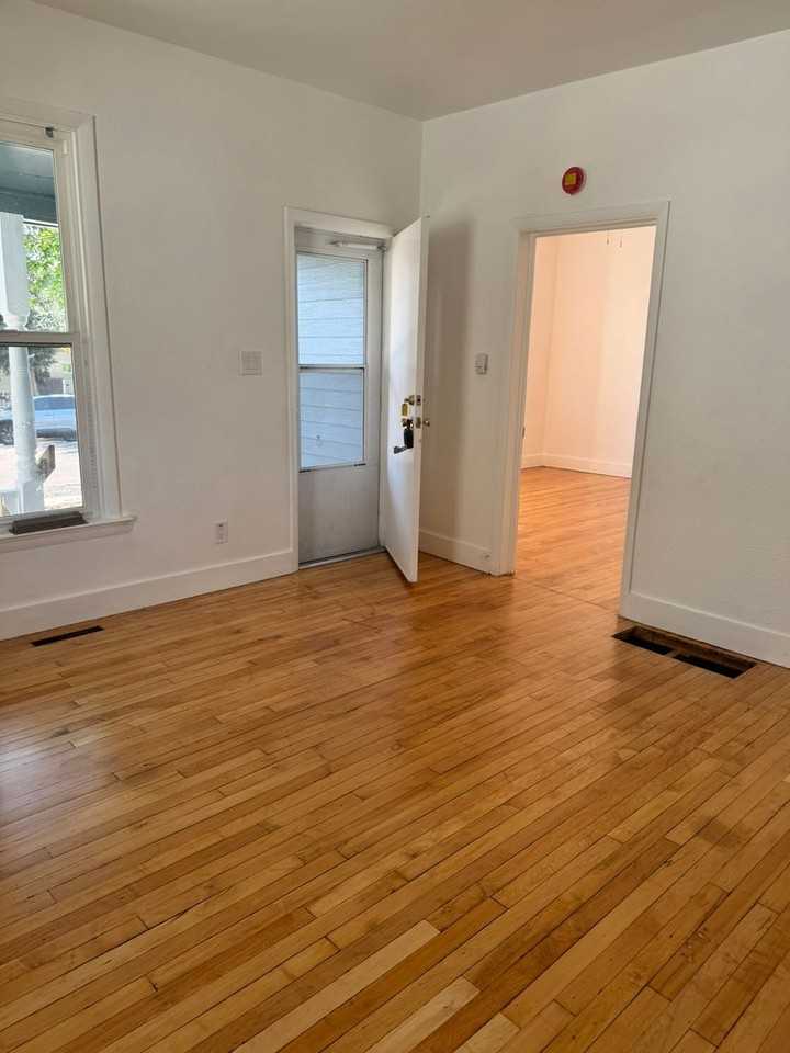 606 East 21st Street - Photo 3 of 13