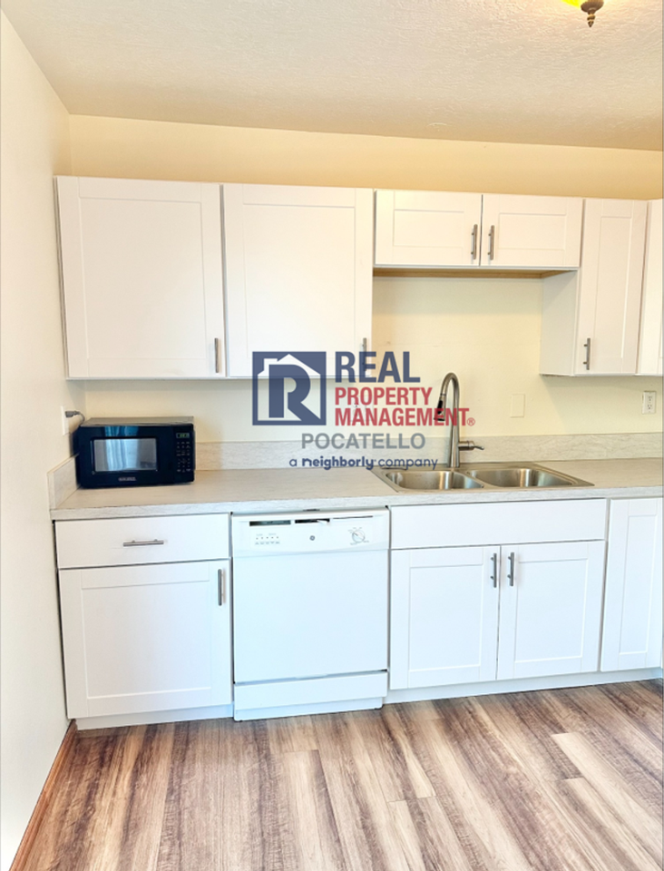 94 Plateau Dr - Photo 3 of 23