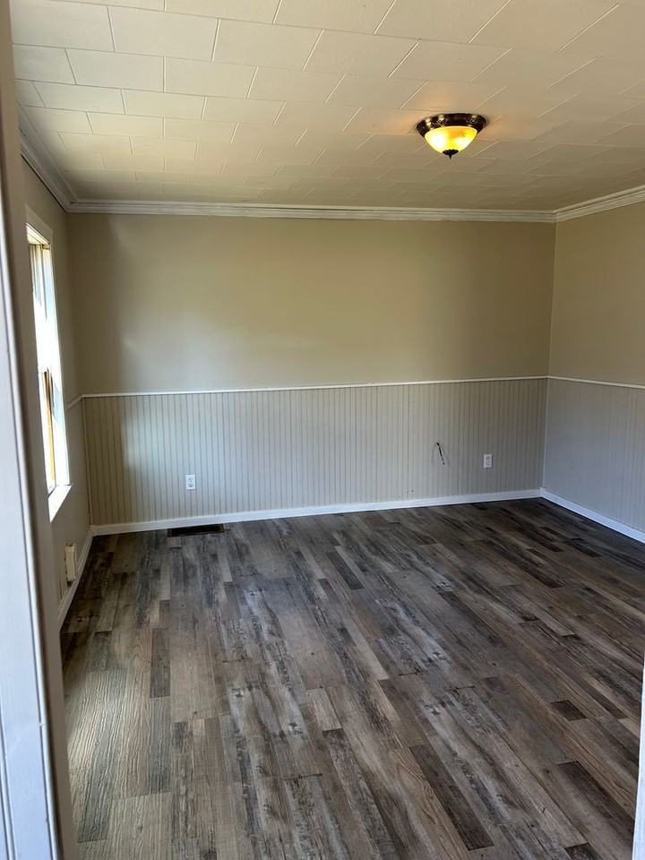 215 W 1st St S - Photo 4 of 16