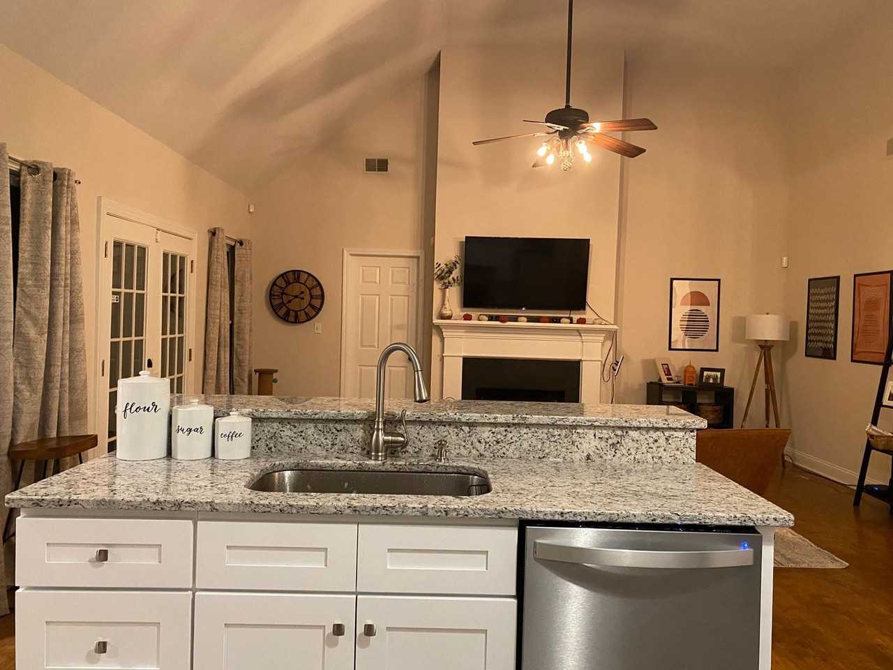 325 Malabar Way - Photo 4 of 34