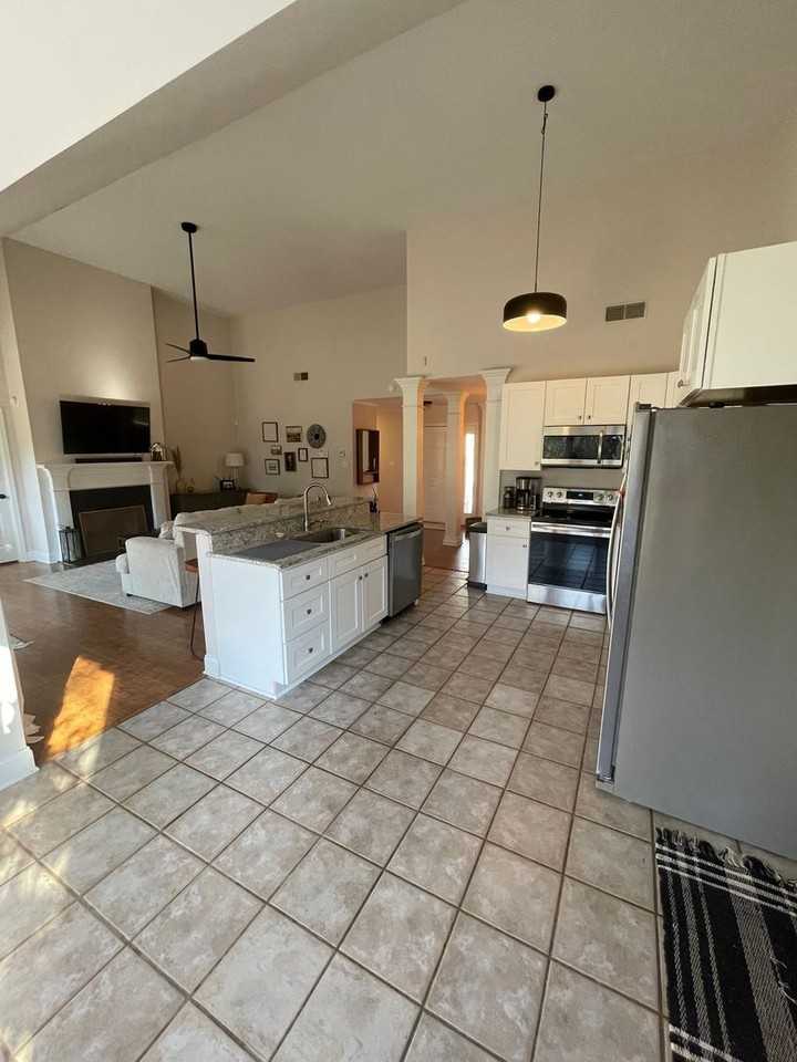 325 Malabar Way - Photo 6 of 34