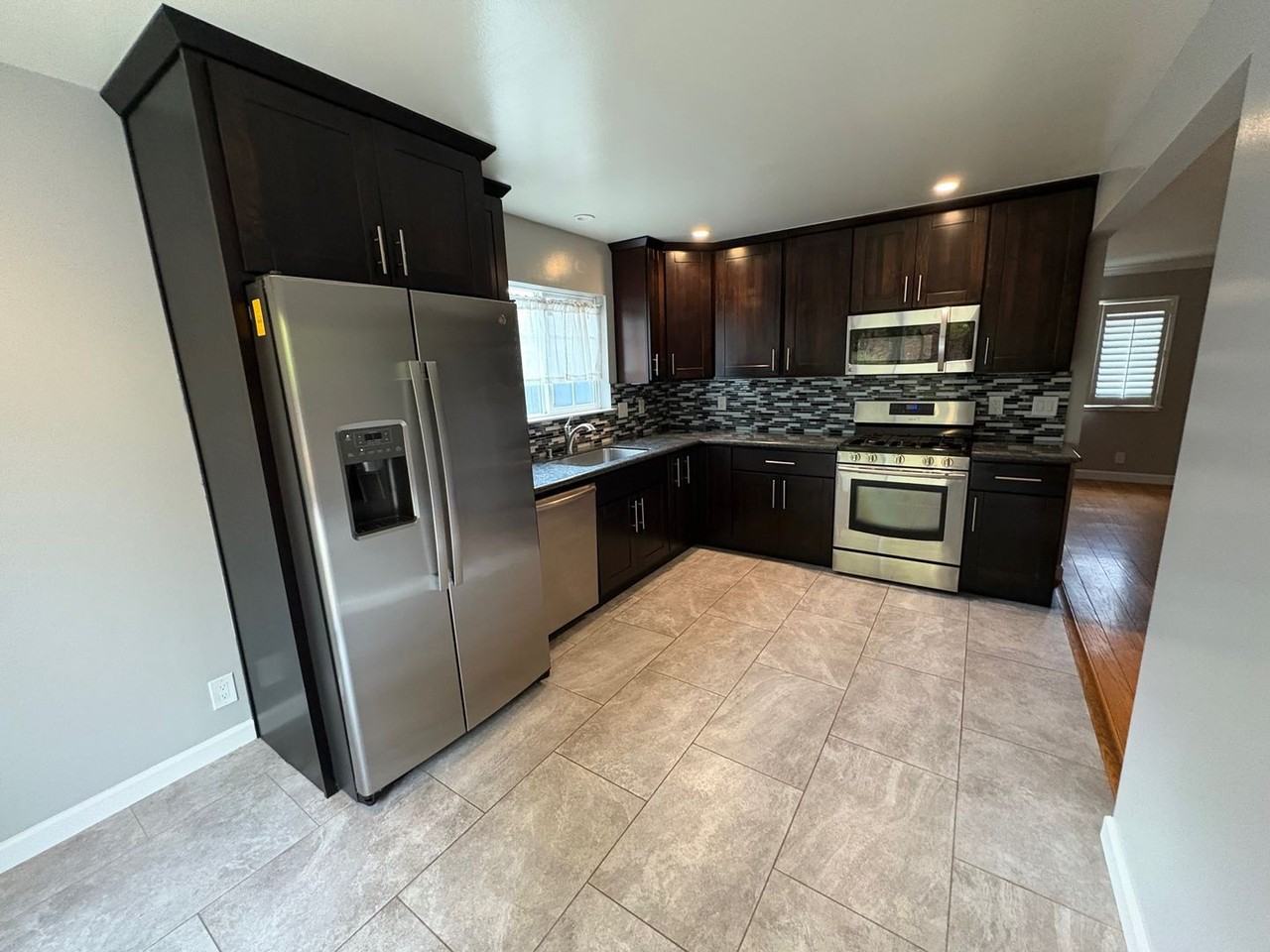 3307 Shasta Drive - Photo 3 of 9