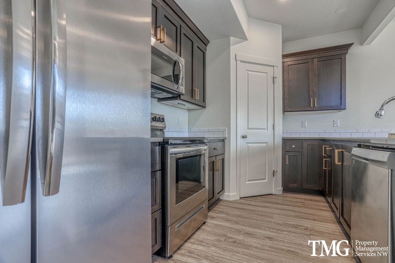 6853 N Montgomery Cir - Photo 2 of 34