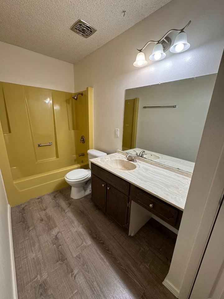 2406 North Grand Avenue - Photo 5 of 9