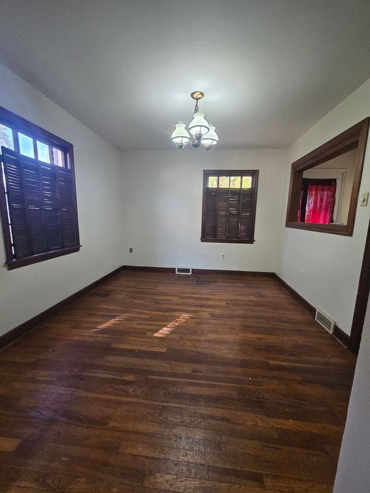 Argonne Dr - Photo 3 of 9