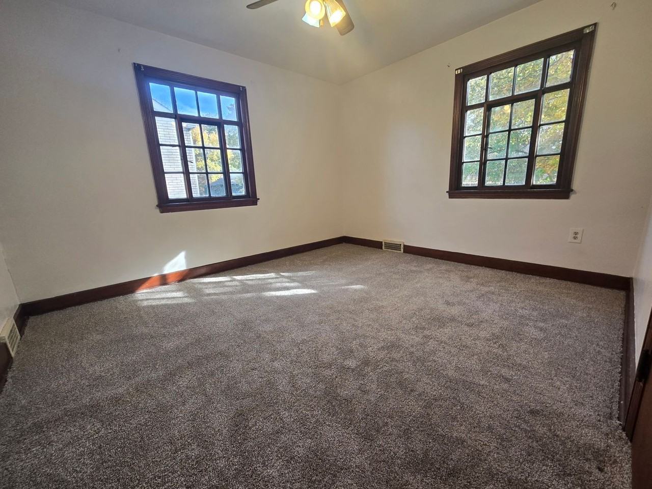 Argonne Dr - Photo 7 of 9