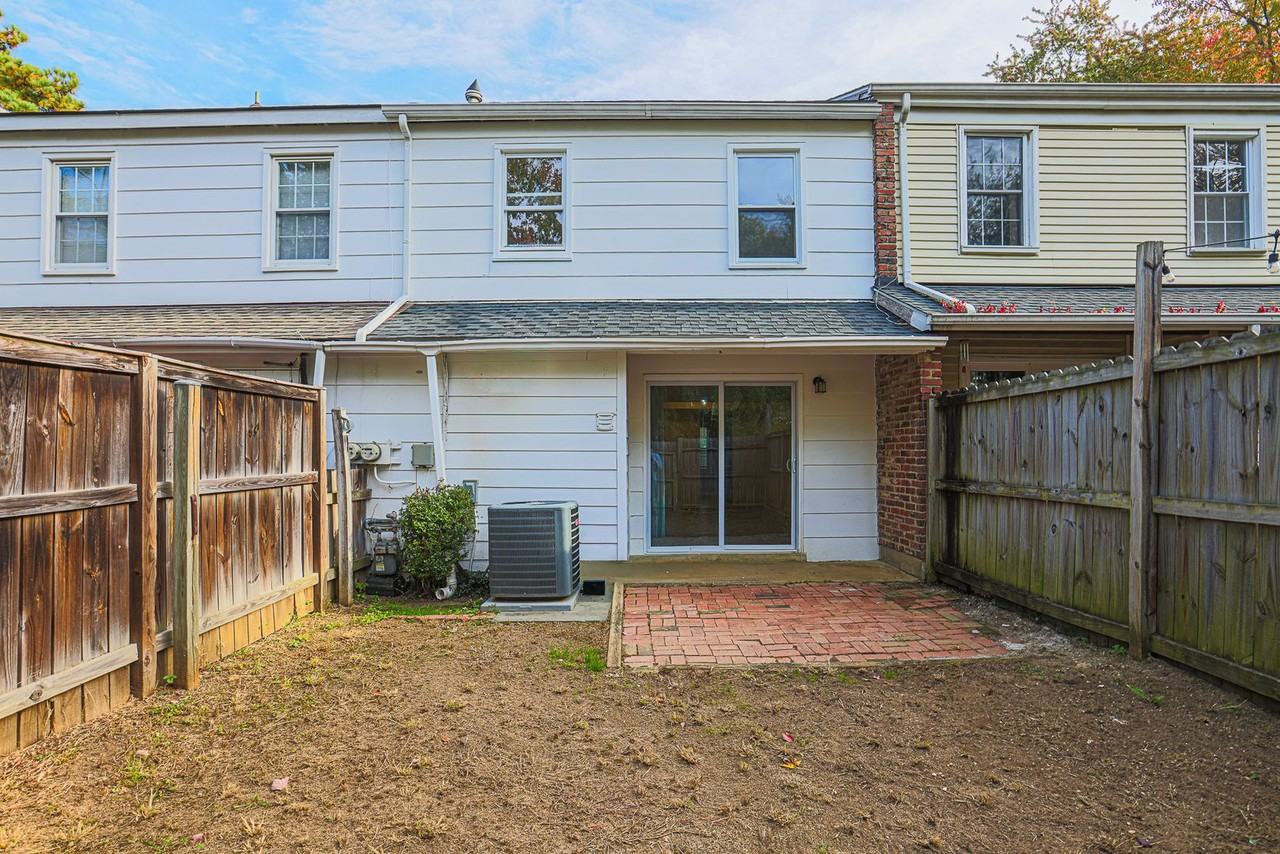 25 Dorchester Ct - Photo 2 of 16