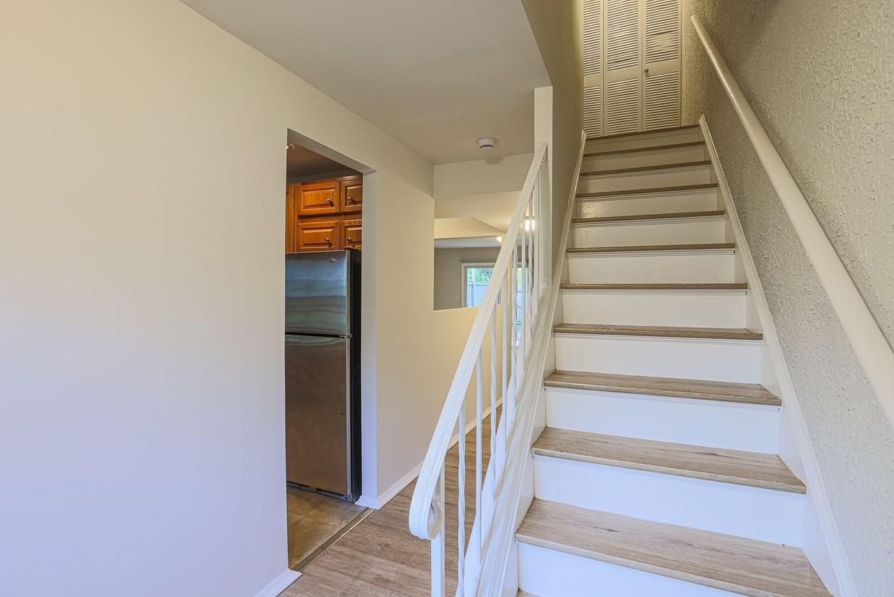 25 Dorchester Ct - Photo 4 of 16